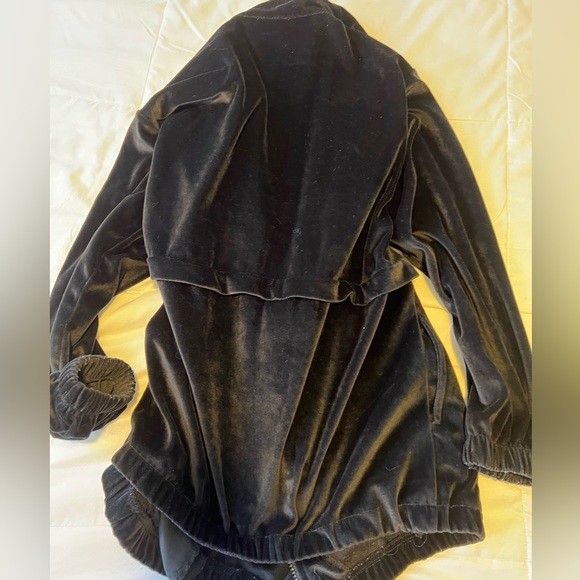 Women’s Roaman’s Velour Zip Up Sweatshirt Black - Picture 2 of 6